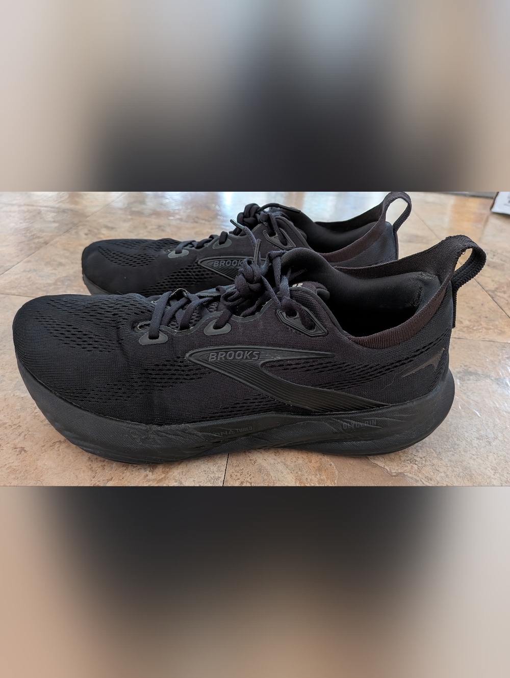 Brooks Glycerin 22 Men's 11 2E (Wide) Black